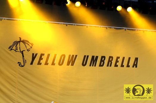 Yellow Umbrella (D) Back To The Roots Festival - Elbufer, Dresden 16. Juli 2005 (18).jpg